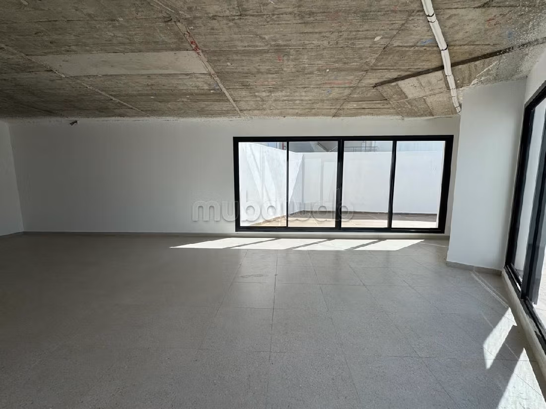 Te koop: kantoorruimte in Oasis. Totale oppervlakte 129 m². Dubbel glas en extra beveiligde deur. 