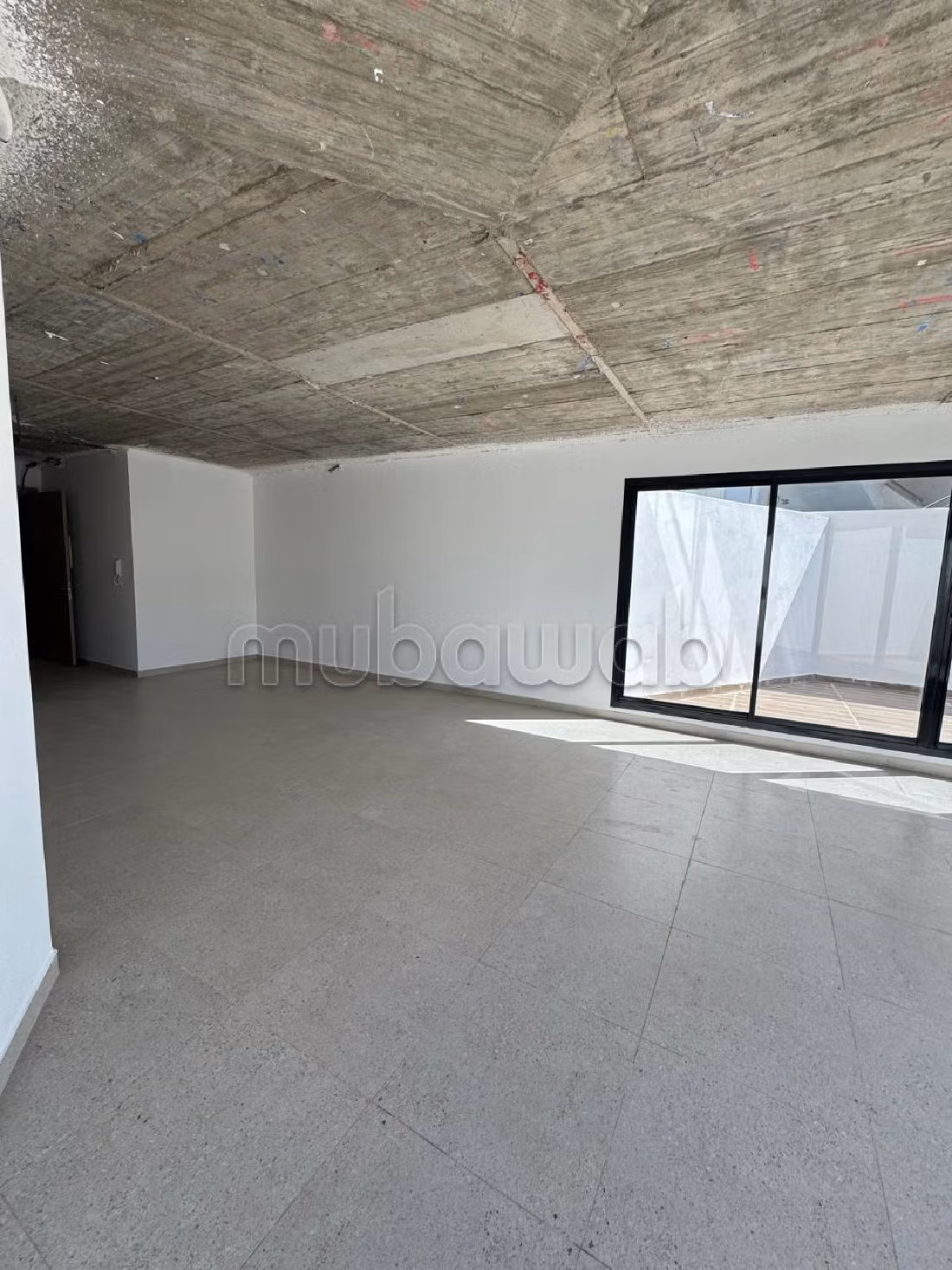 Te koop: kantoorruimte in Oasis. Totale oppervlakte 129 m². Dubbel glas en extra beveiligde deur. 