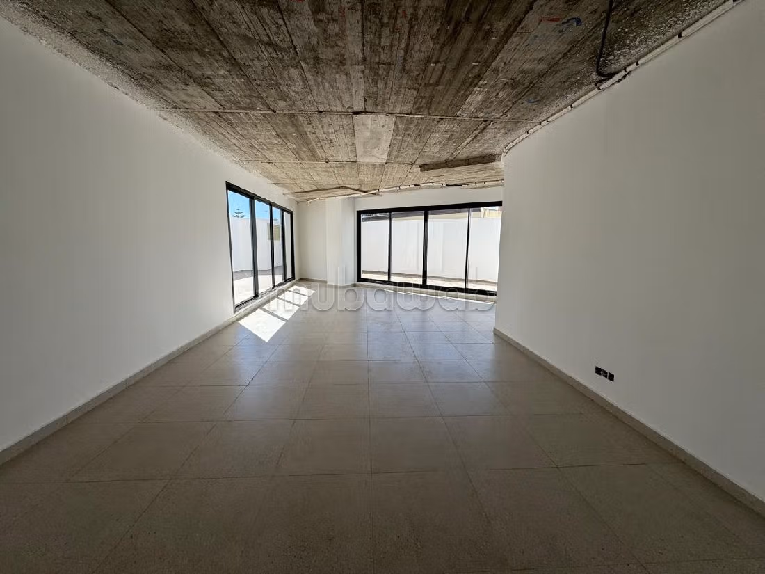 Te koop: kantoorruimte in Oasis. Totale oppervlakte 129 m². Dubbel glas en extra beveiligde deur. 