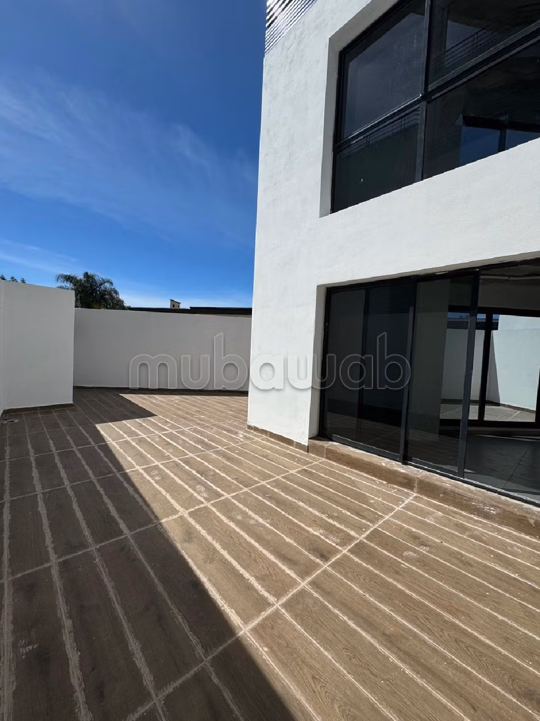 Te koop: kantoorruimte in Oasis. Totale oppervlakte 129 m². Dubbel glas en extra beveiligde deur. 