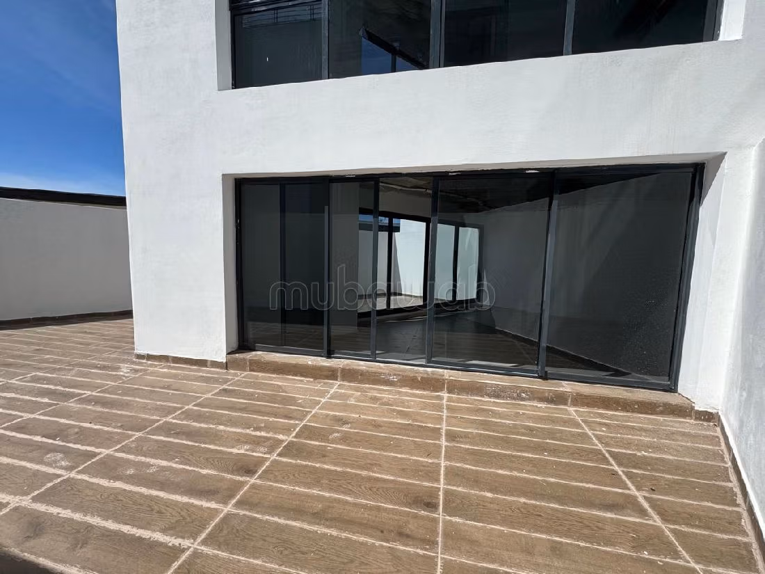 Te koop: kantoorruimte in Oasis. Totale oppervlakte 129 m². Dubbel glas en extra beveiligde deur. 