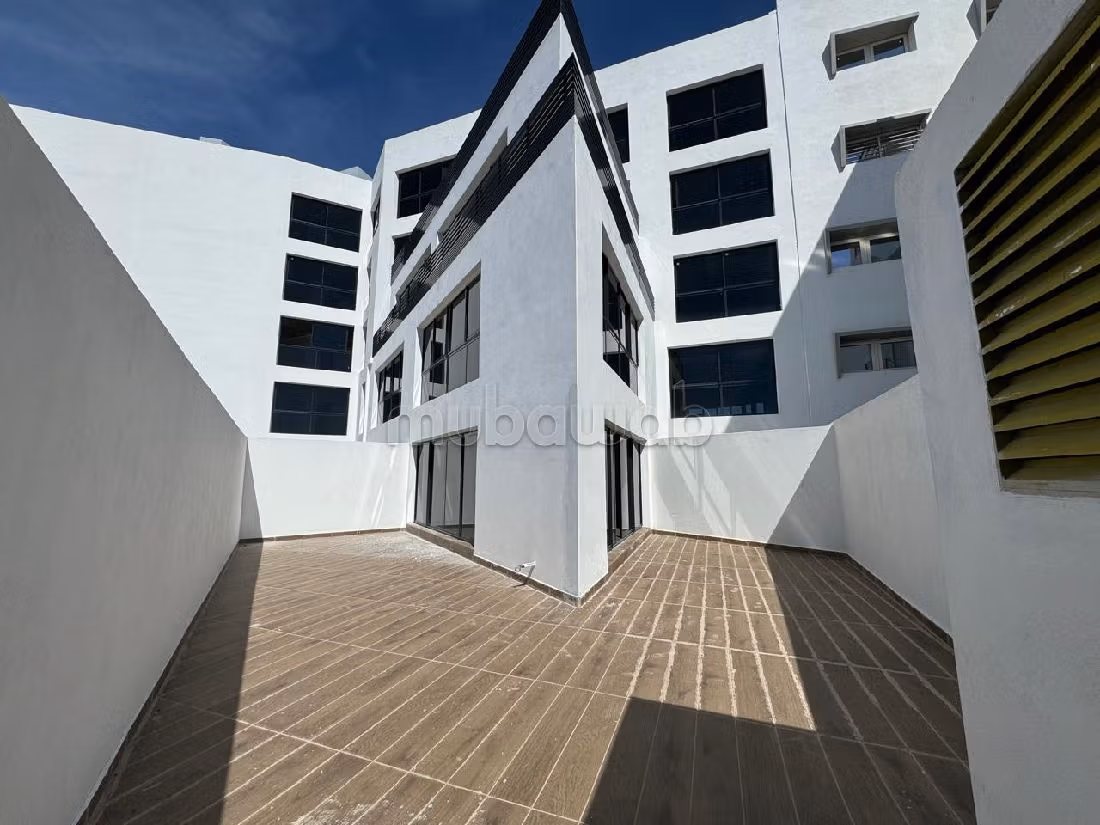 Te koop: kantoorruimte in Oasis. Totale oppervlakte 129 m². Dubbel glas en extra beveiligde deur. 