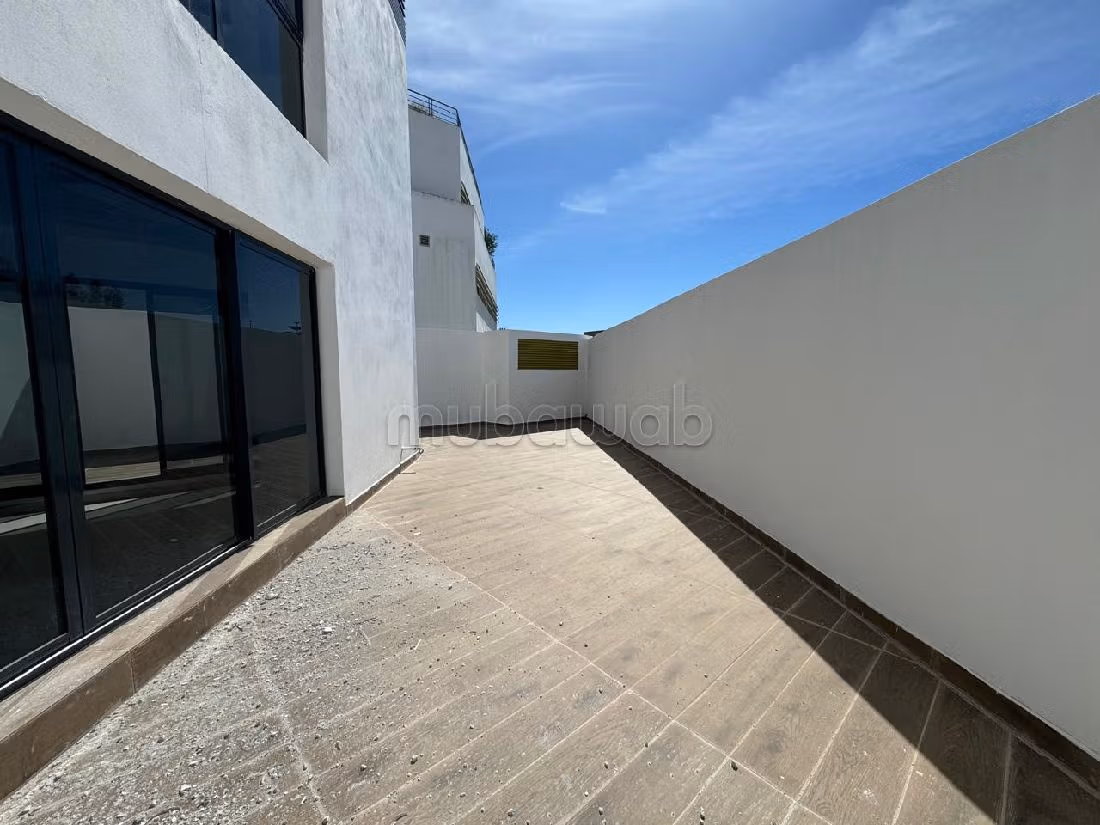 Te koop: kantoorruimte in Oasis. Totale oppervlakte 129 m². Dubbel glas en extra beveiligde deur. 