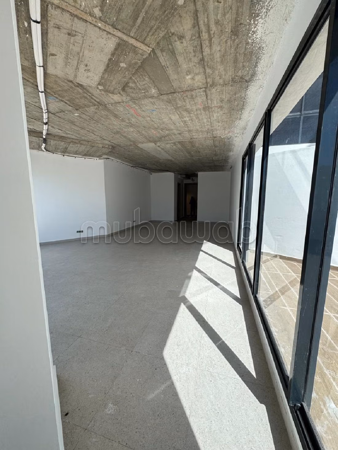 Te koop: kantoorruimte in Oasis. Totale oppervlakte 129 m². Dubbel glas en extra beveiligde deur. 