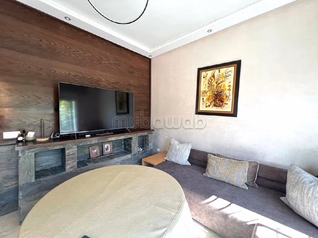 منزل ممتاز للبيع بسيدي معروف. 4 غرف. تتوفر الإقامة على خدمة الكونسياج ونظام تكييف الهواء. 