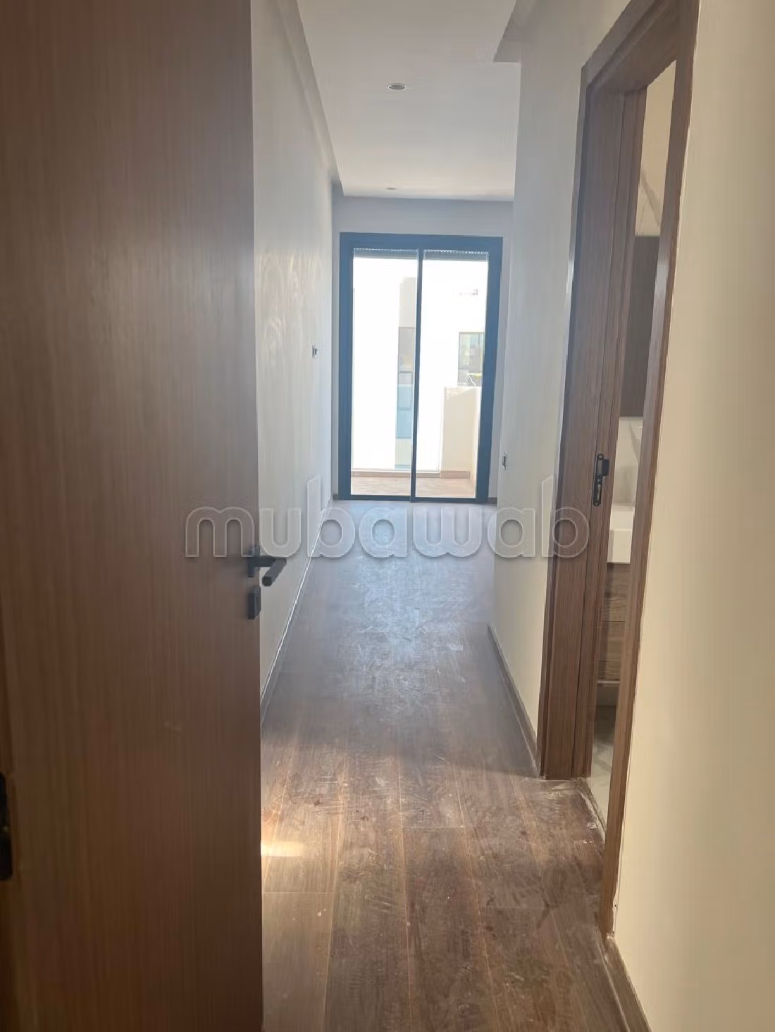 Find an apartment for rent in Bouskoura Ville. 4 large living areas. Caretaker service and air conditioning