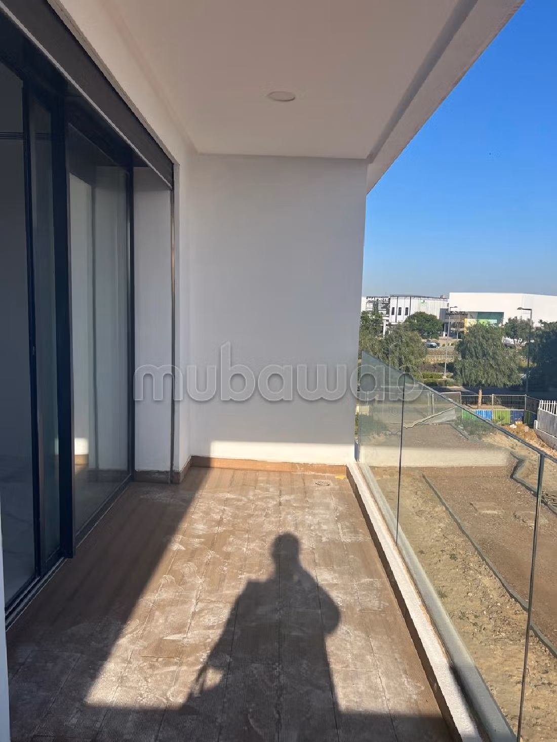 Find an apartment for rent in Bouskoura Ville. 4 large living areas. Caretaker service and air conditioning