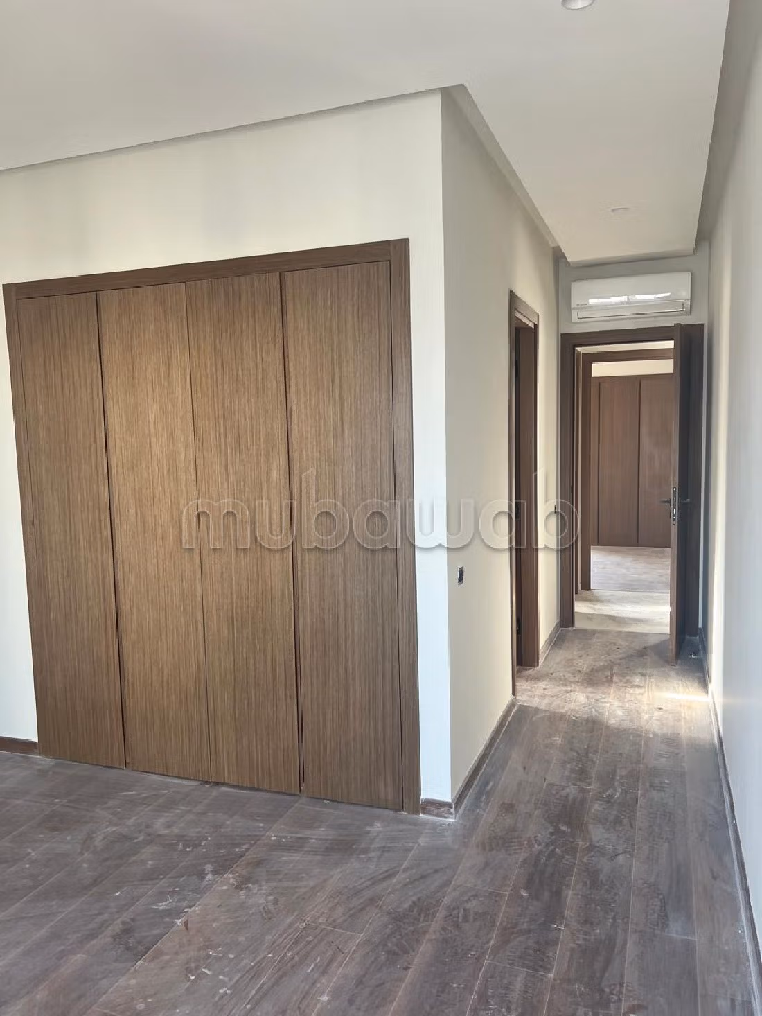 Find an apartment for rent in Bouskoura Ville. 4 large living areas. Caretaker service and air conditioning