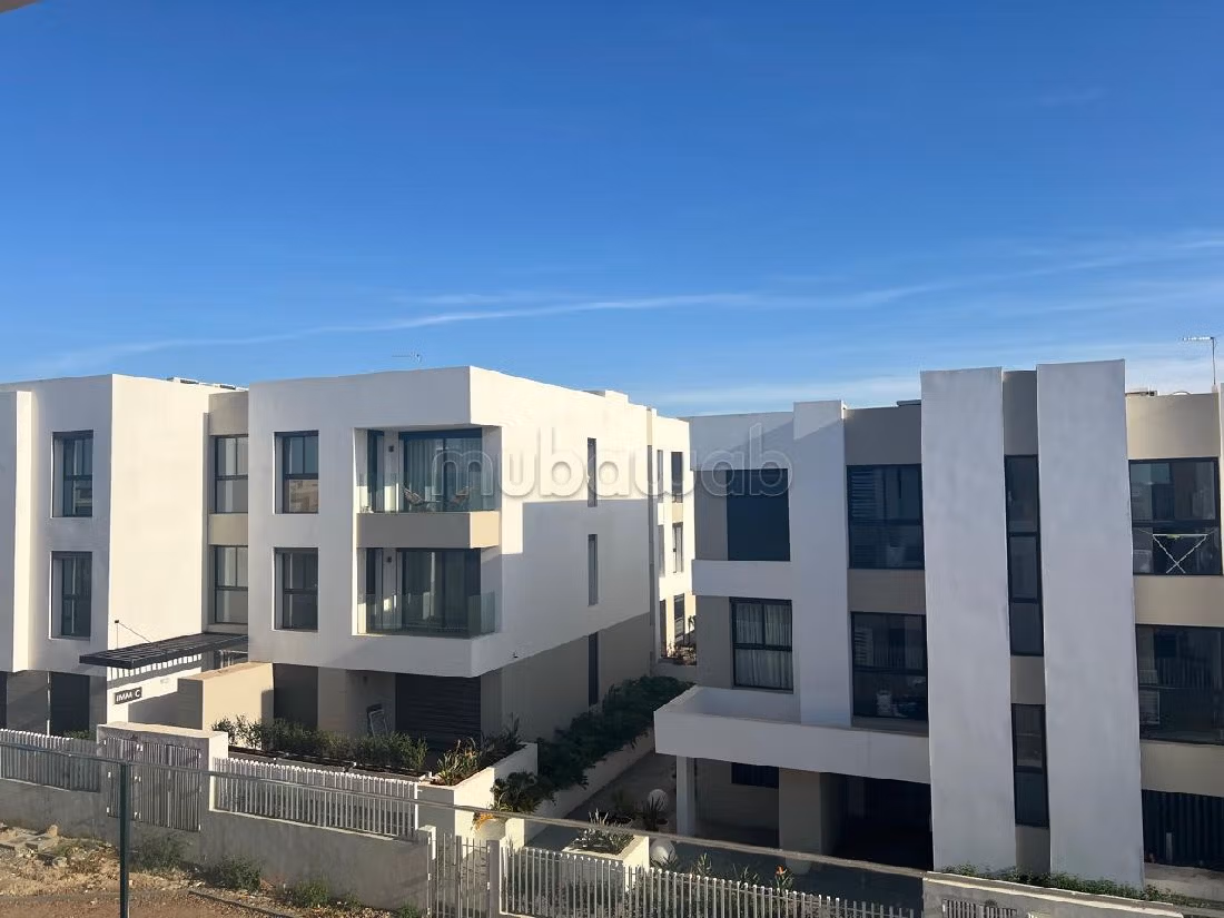 Find an apartment for rent in Bouskoura Ville. 4 large living areas. Caretaker service and air conditioning