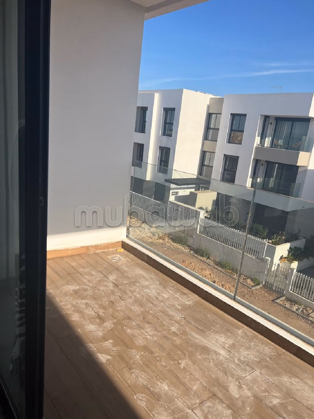 Find an apartment for rent in Bouskoura Ville. 4 large living areas. Caretaker service and air conditioning