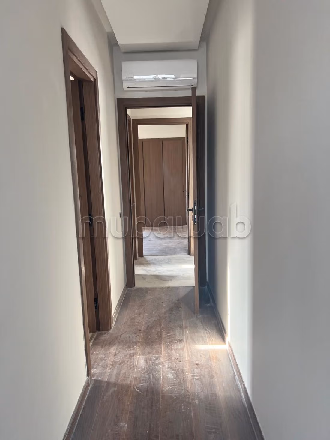 Find an apartment for rent in Bouskoura Ville. 4 large living areas. Caretaker service and air conditioning