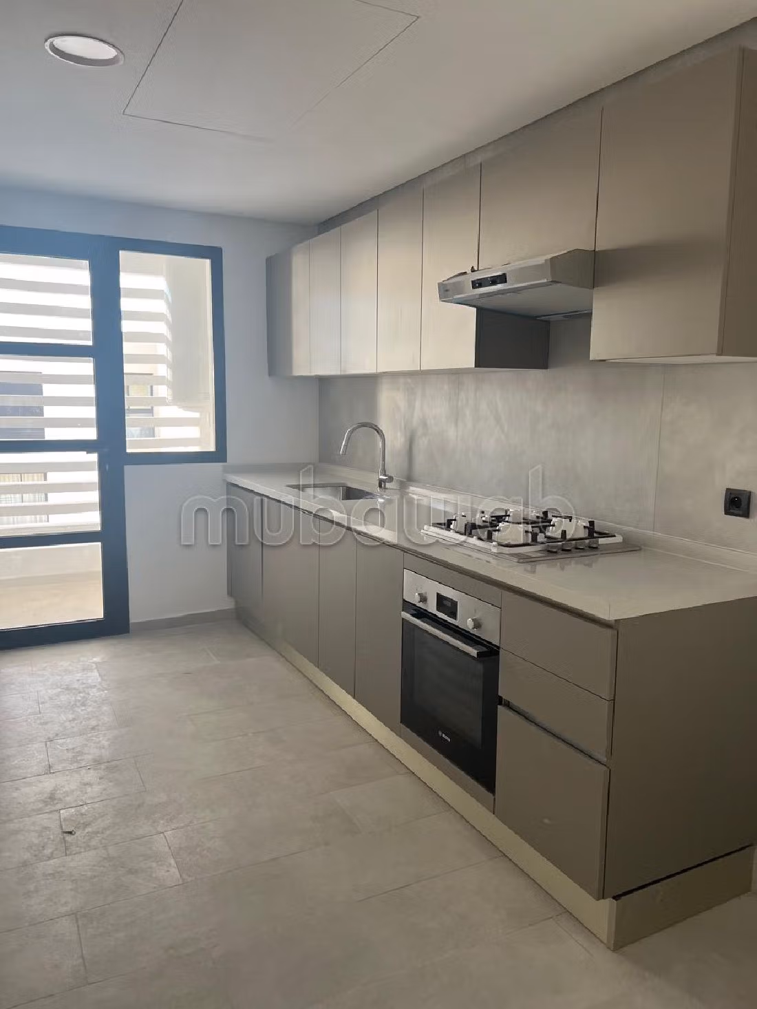 Find an apartment for rent in Bouskoura Ville. 4 large living areas. Caretaker service and air conditioning