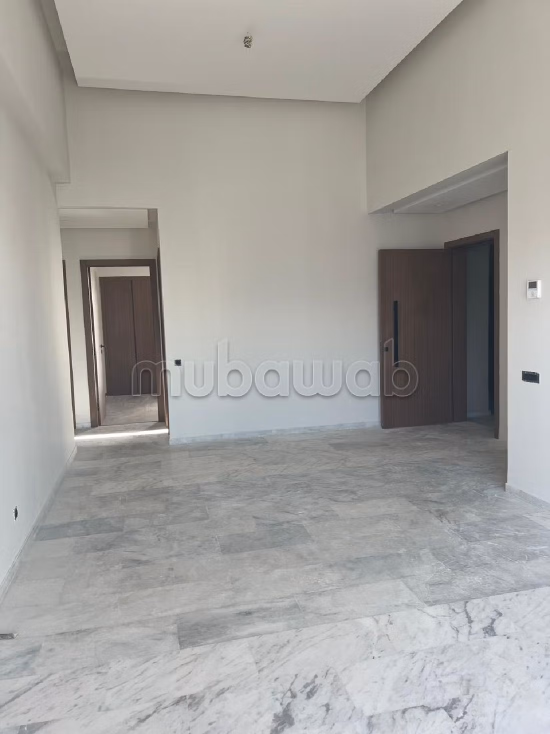 Find an apartment for rent in Bouskoura Ville. 4 large living areas. Caretaker service and air conditioning