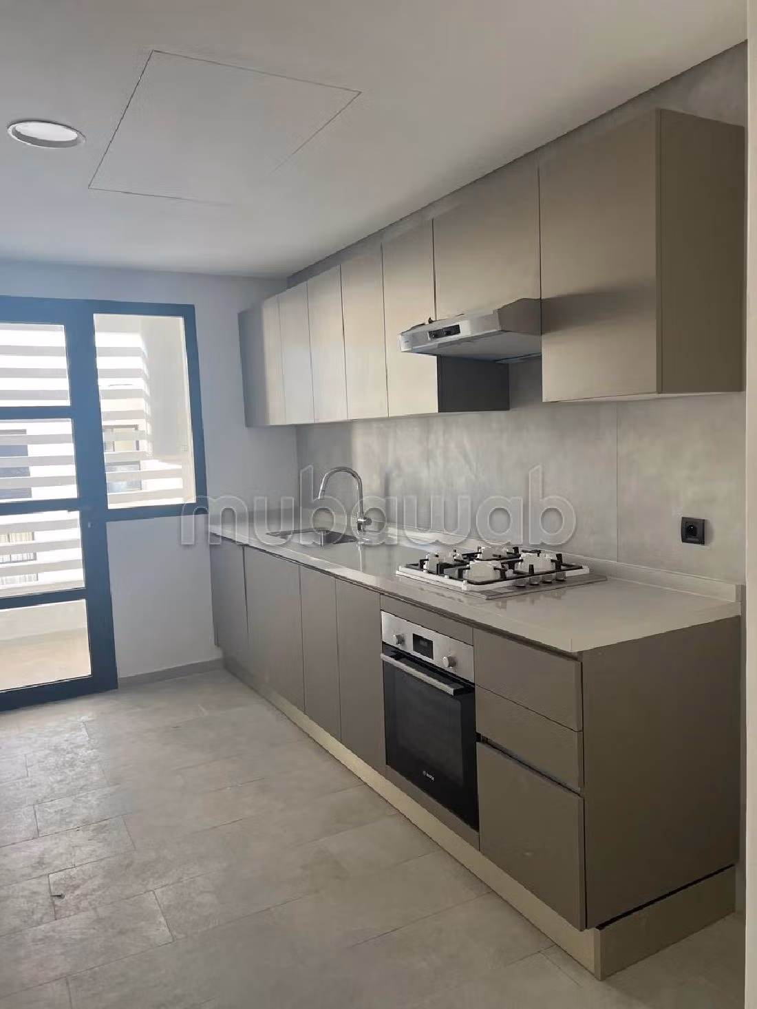 Find an apartment for rent in Bouskoura Ville. 4 large living areas. Caretaker service and air conditioning