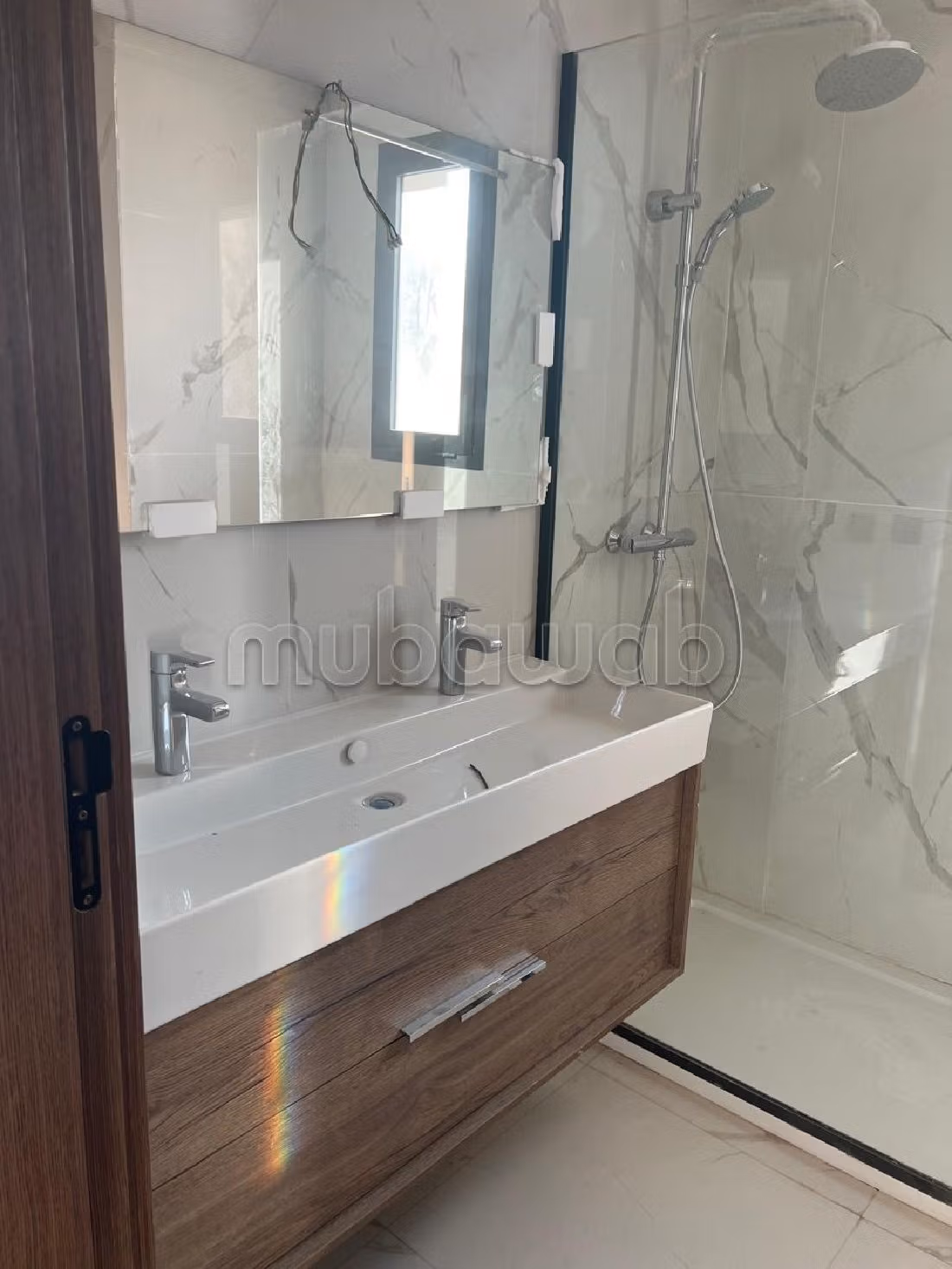 Find an apartment for rent in Bouskoura Ville. 4 large living areas. Caretaker service and air conditioning