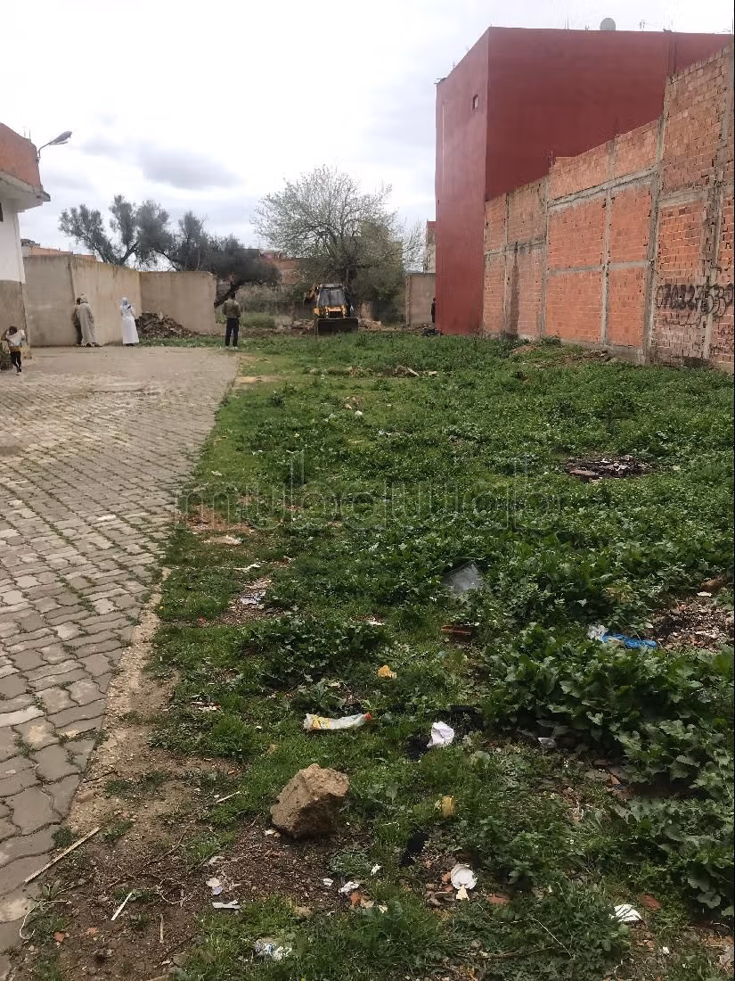 Te koop: land. Totale oppervlakte 500 m².