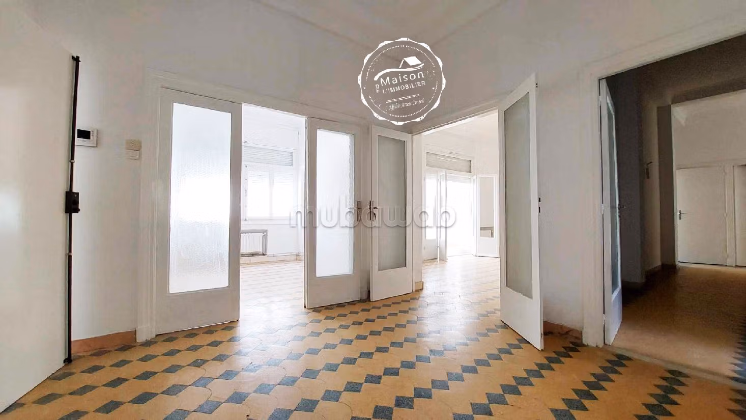 A louer appartement 200 m² hall 7 à belvédère