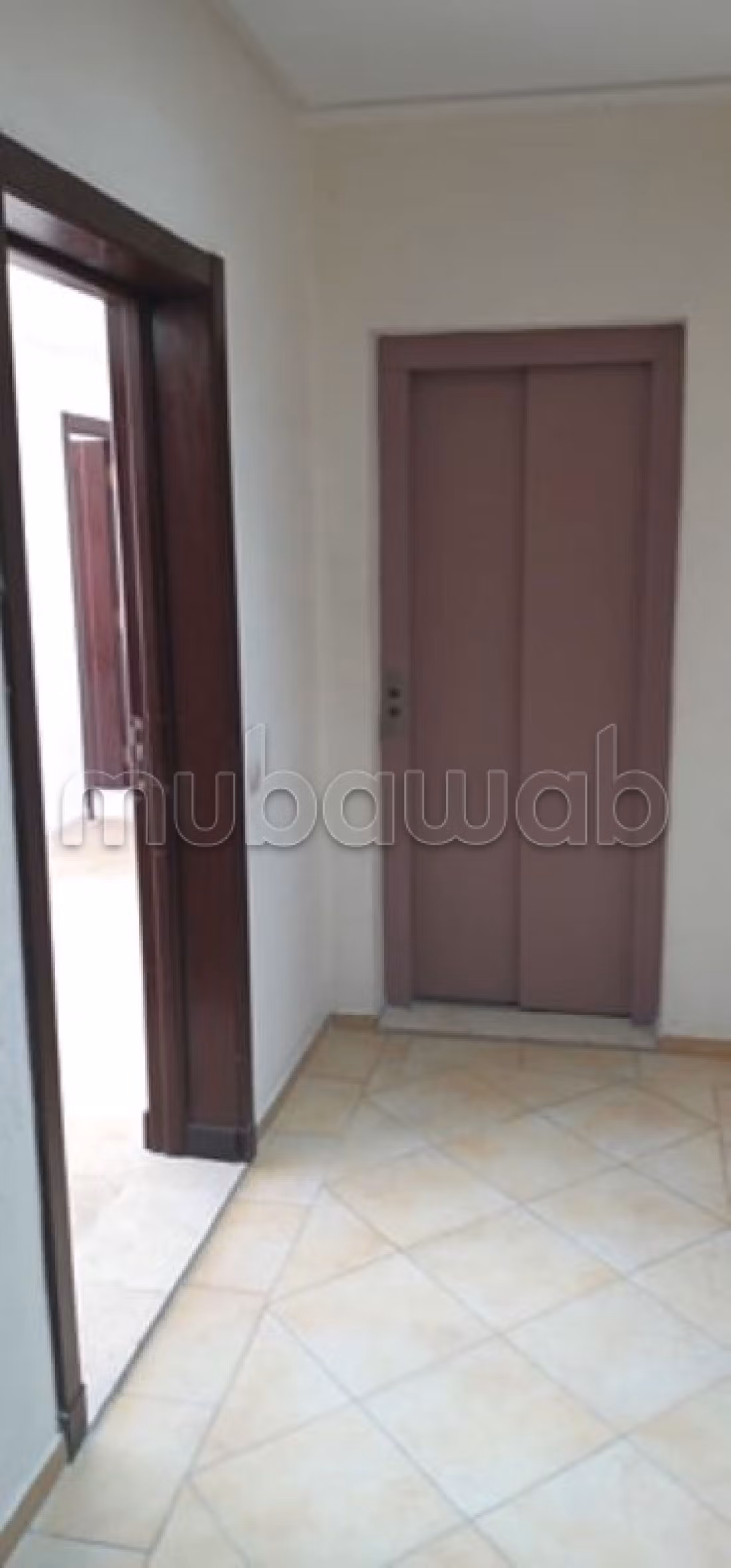 Superbe appartement à vendre à Aïn Sebaâ. Surface de 53 m². Porte blindée, sécurité