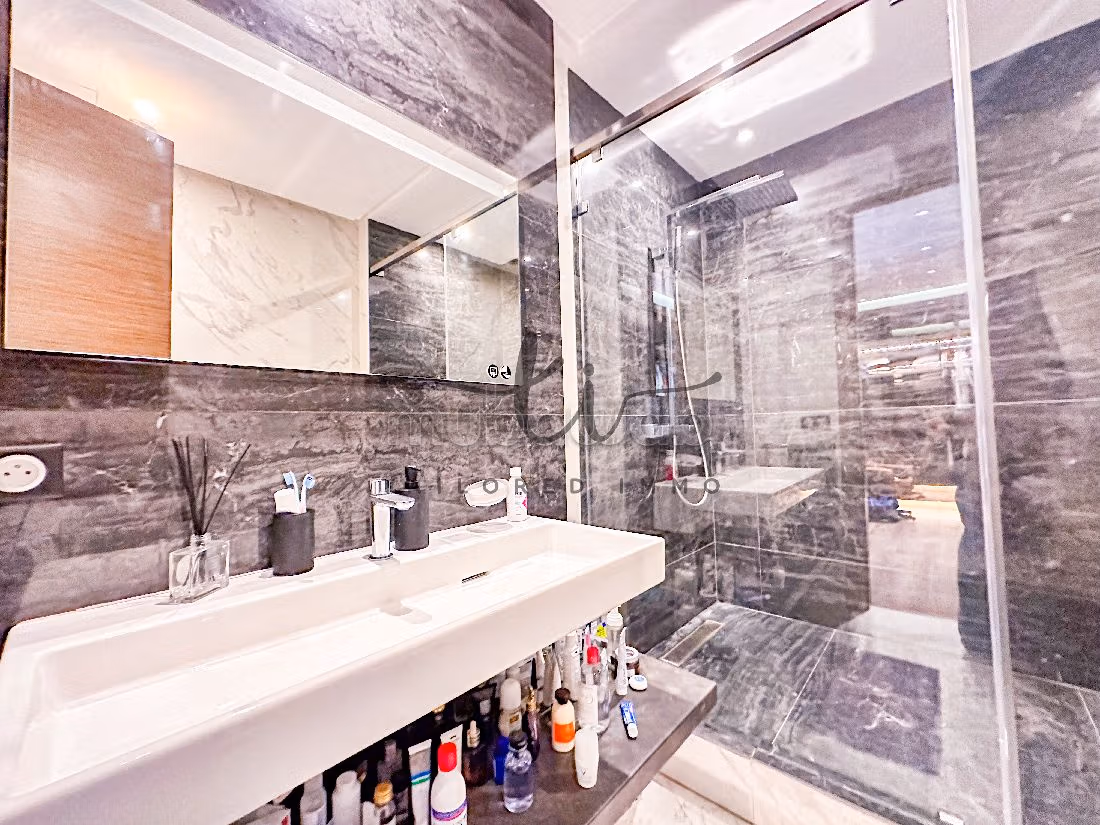 Appartamento in vendita a Ain Diab. 3 belle camere da letto. Terrazzo e ascensore.