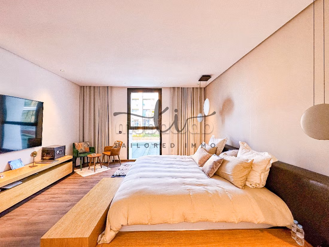 Appartamento in vendita a Ain Diab. 3 belle camere da letto. Terrazzo e ascensore.