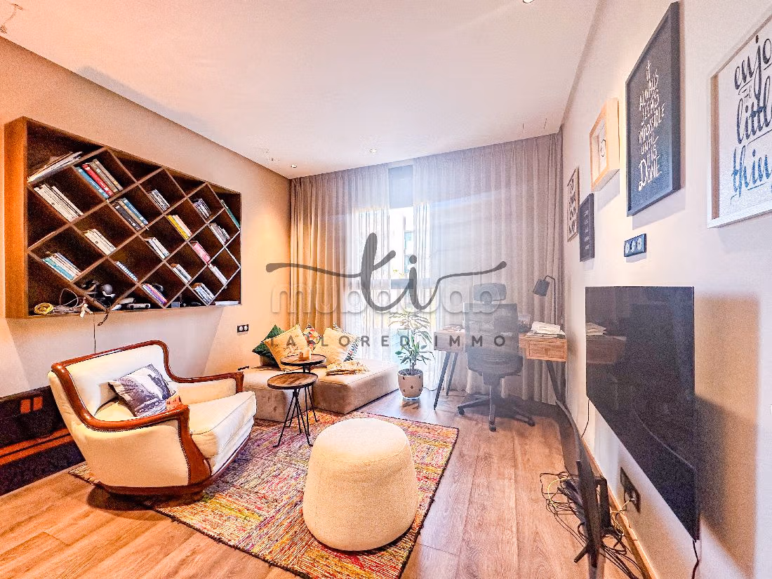 Appartamento in vendita a Ain Diab. 3 belle camere da letto. Terrazzo e ascensore.