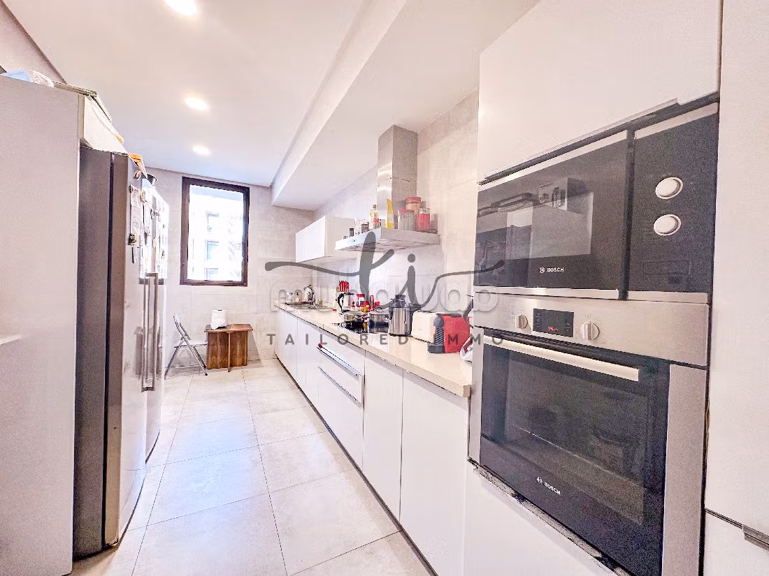 Appartamento in vendita a Ain Diab. 3 belle camere da letto. Terrazzo e ascensore.