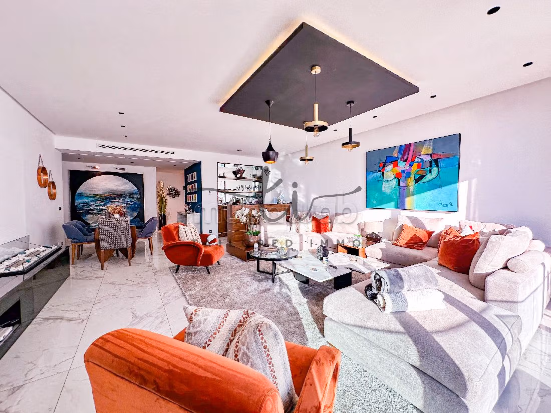 Appartamento in vendita a Ain Diab. 3 belle camere da letto. Terrazzo e ascensore.