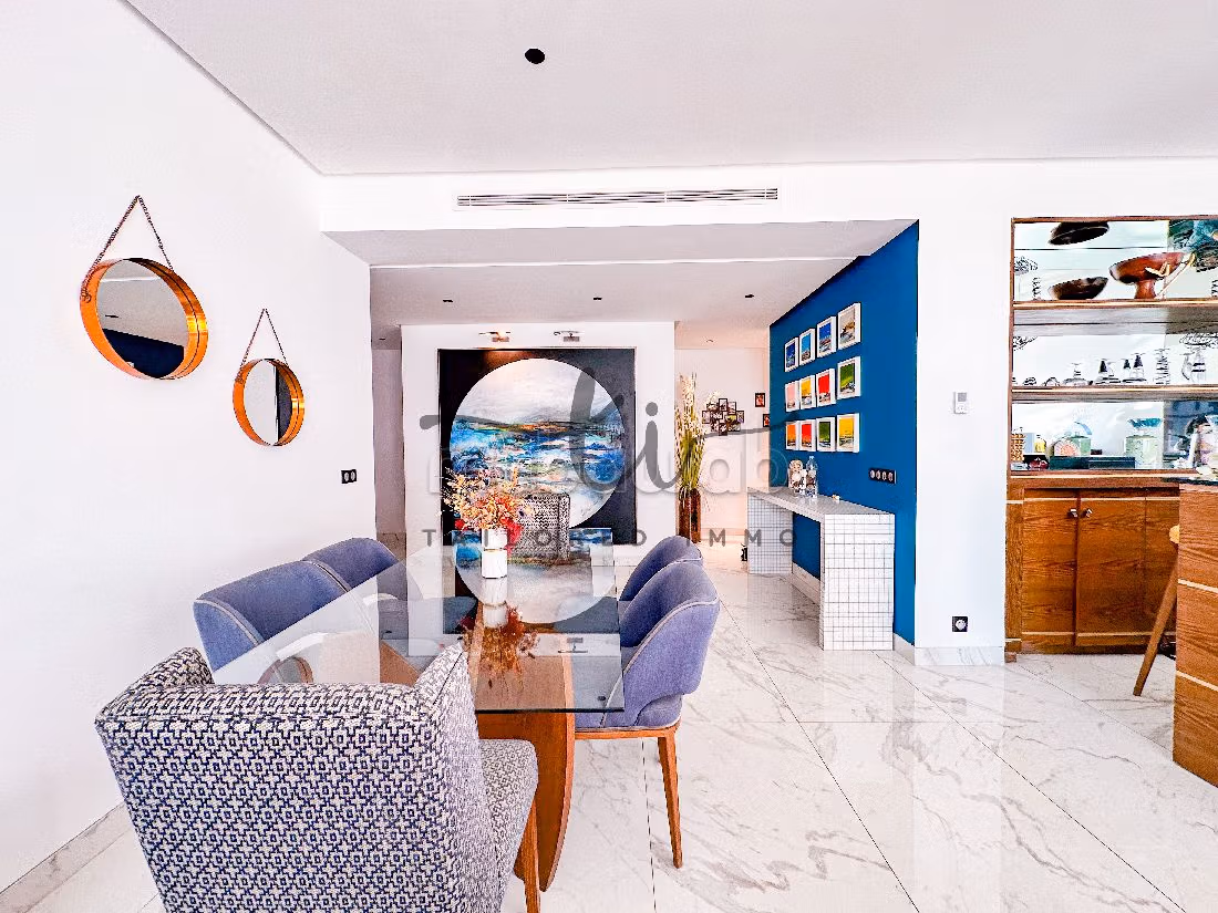 Appartamento in vendita a Ain Diab. 3 belle camere da letto. Terrazzo e ascensore.