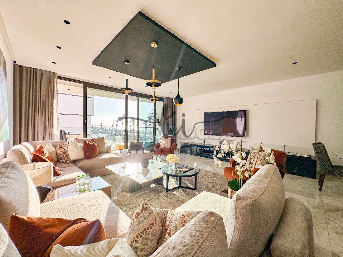 Appartamento in vendita a Ain Diab. 3 belle camere da letto. Terrazzo e ascensore.