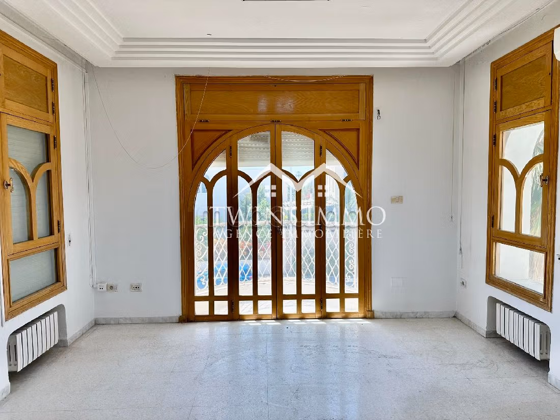 Villa à usage de bureau aux Berges du Lac 1