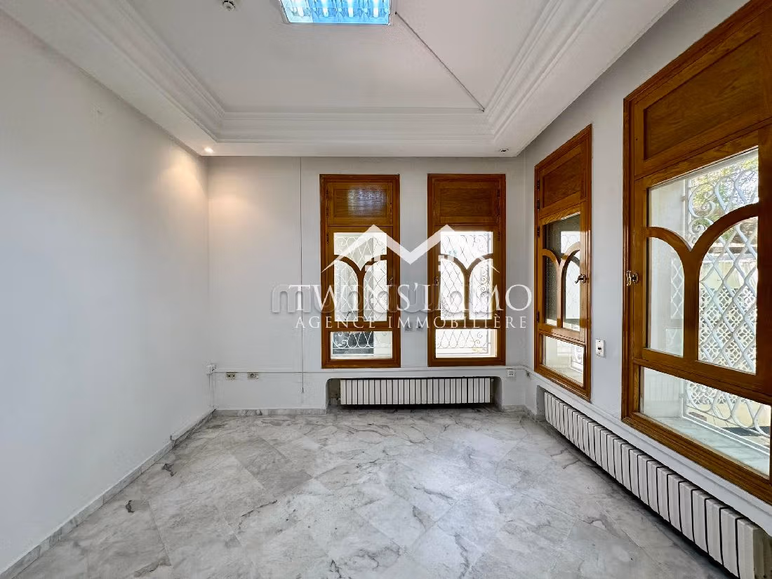 Villa à usage de bureau aux Berges du Lac 1