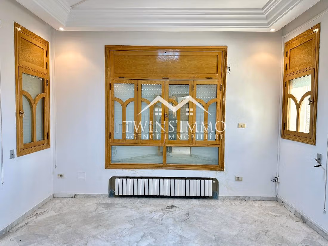 Villa à usage de bureau aux Berges du Lac 1