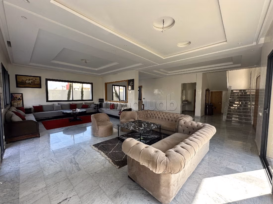 Maestosa residenza di lusso in vendita a Route de Tahanaout. 6 ampi locali. Con camino e aria condizionata. 