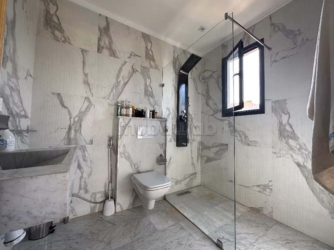 Maestosa residenza di lusso in vendita a Route de Tahanaout. 6 ampi locali. Con camino e aria condizionata. 