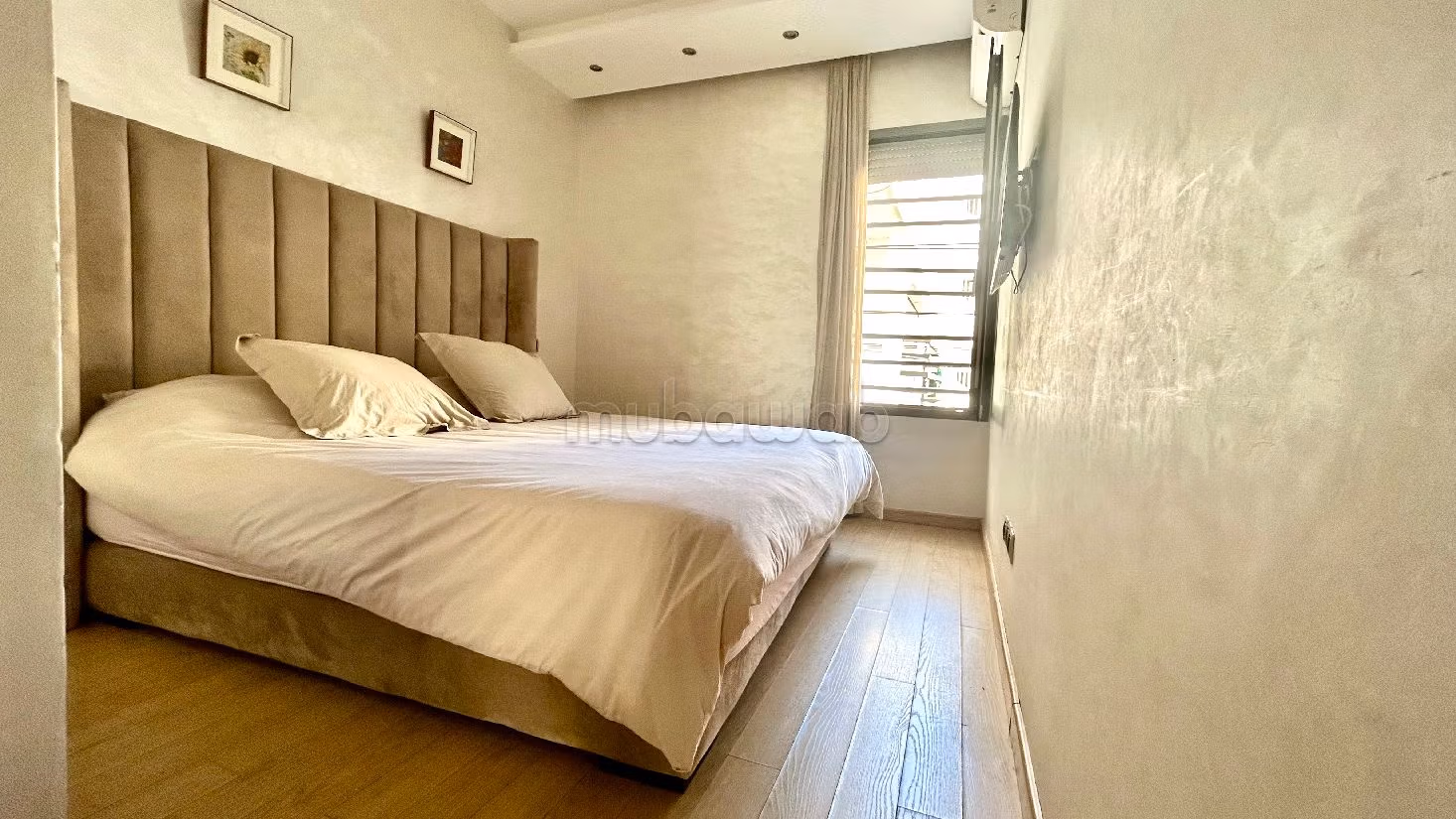 Affitta il tuo appartamento a Triangle d'Or. Superficie di 140 m². Televisore.