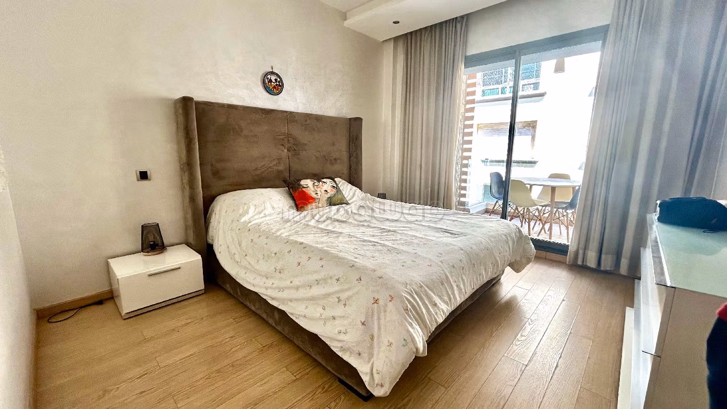 Affitta il tuo appartamento a Triangle d'Or. Superficie di 140 m². Televisore.