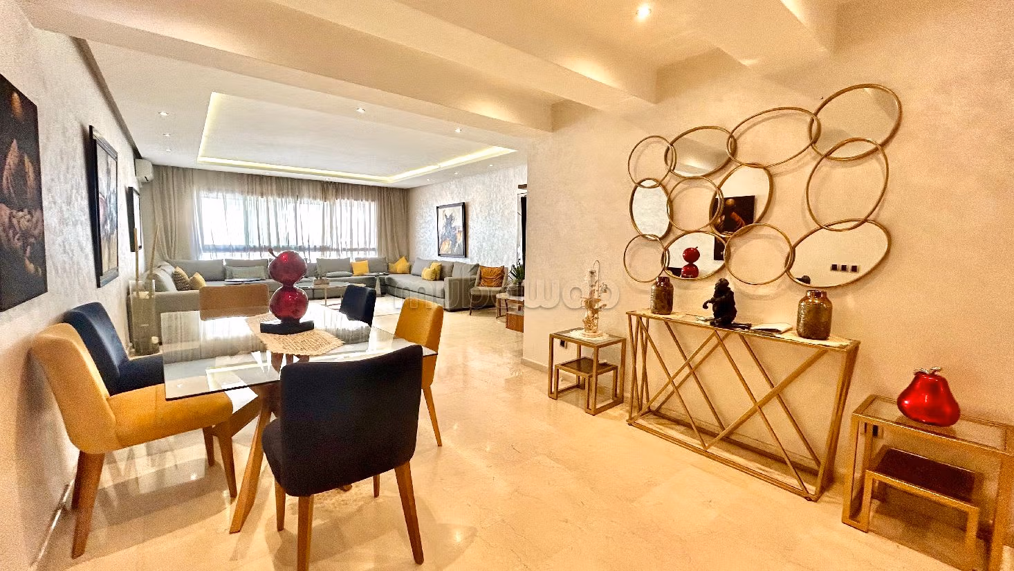 Affitta il tuo appartamento a Triangle d'Or. Superficie di 140 m². Televisore.