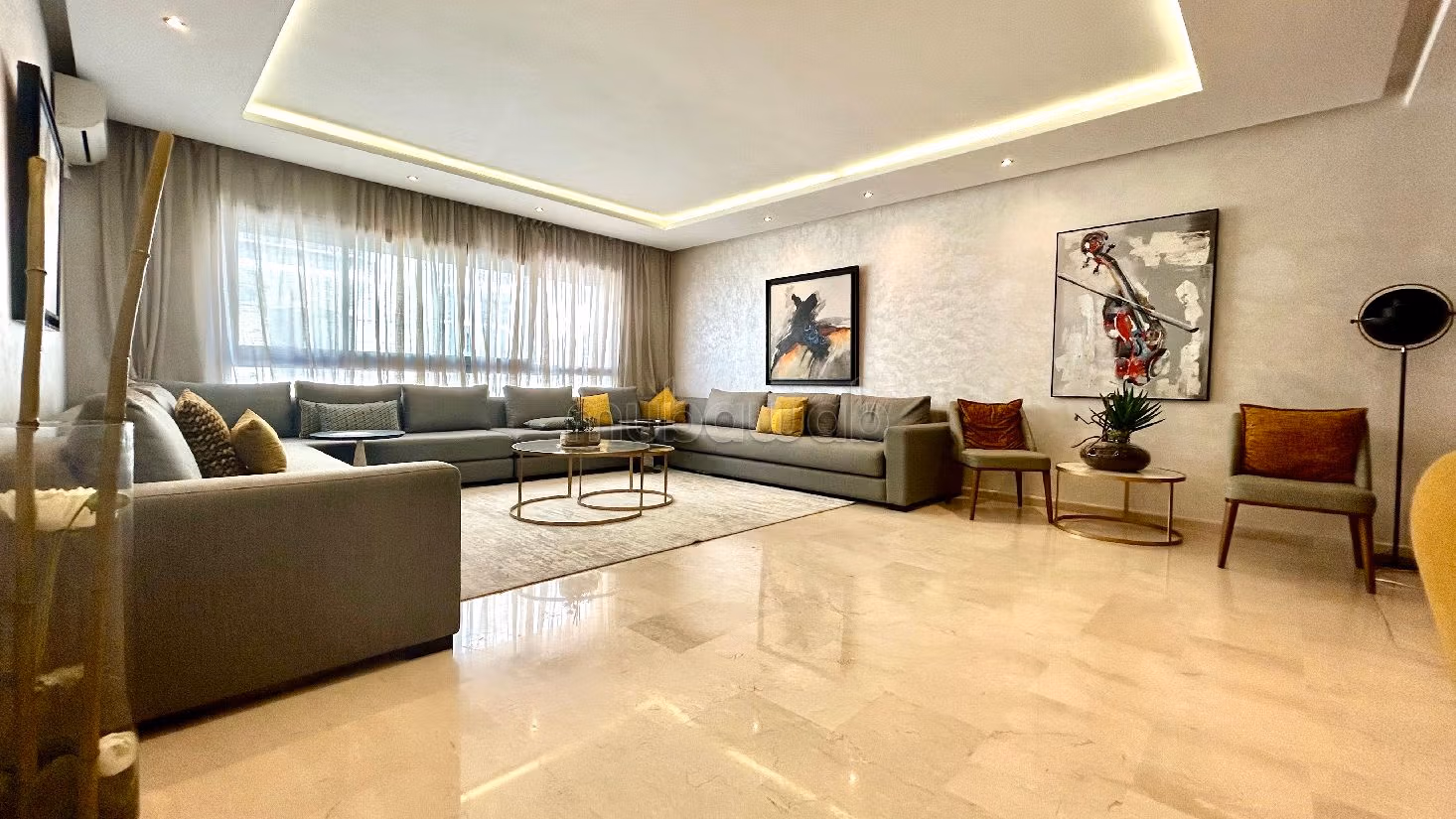 Affitta il tuo appartamento a Triangle d'Or. Superficie di 140 m². Televisore.