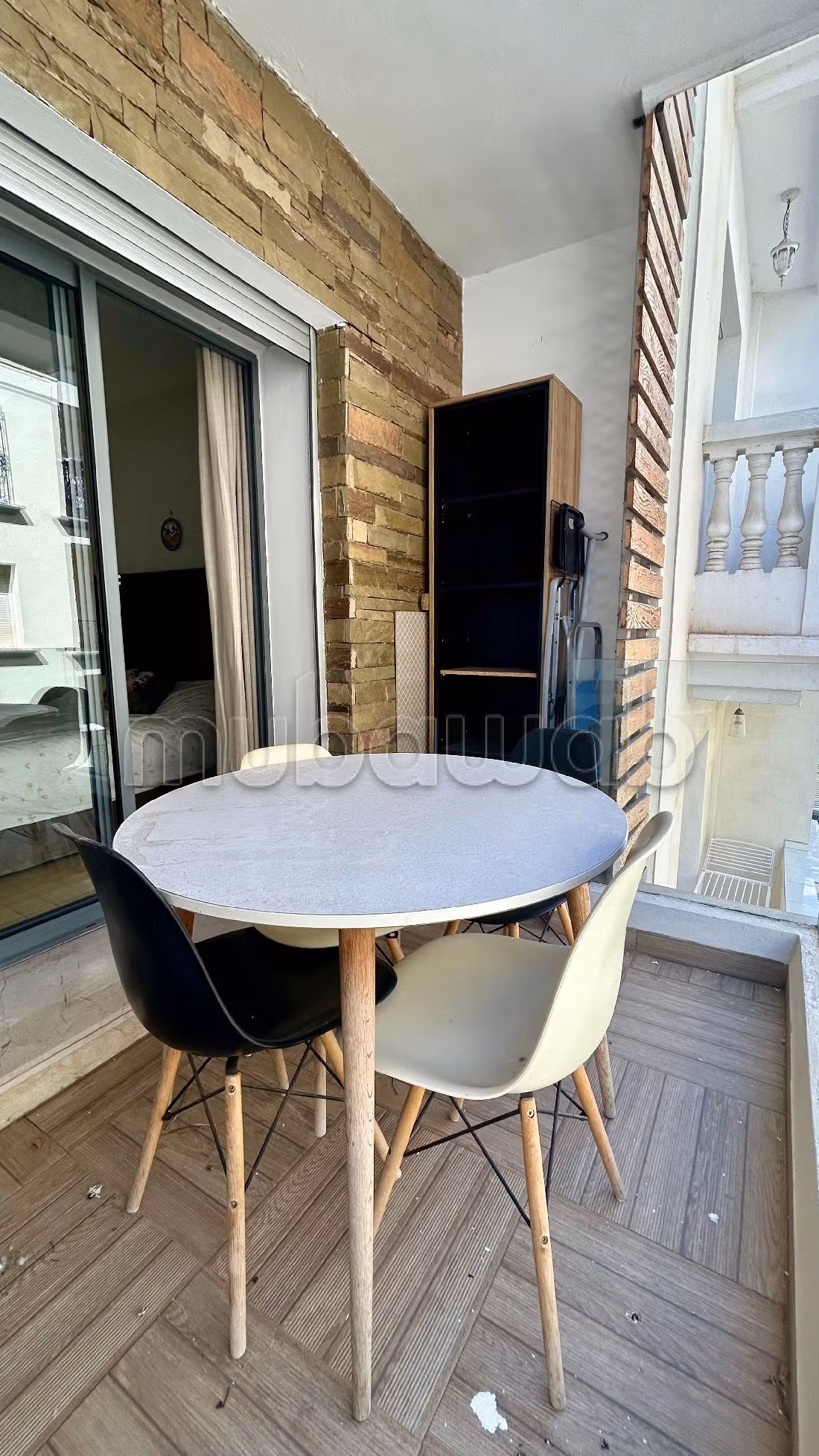 Affitta il tuo appartamento a Triangle d'Or. Superficie di 140 m². Televisore.