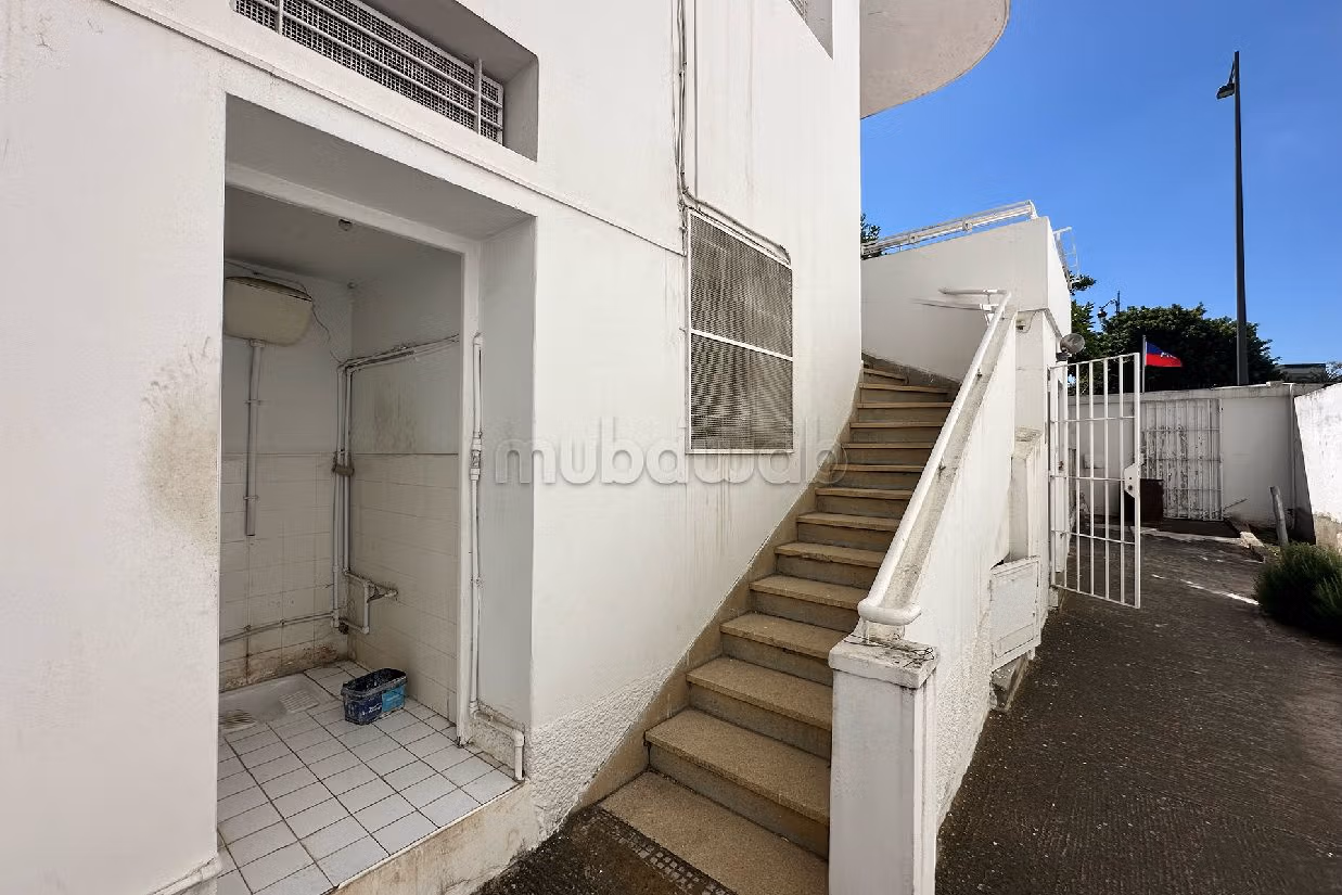 Offices & shops for sale in Agdal. Total area 514 m².