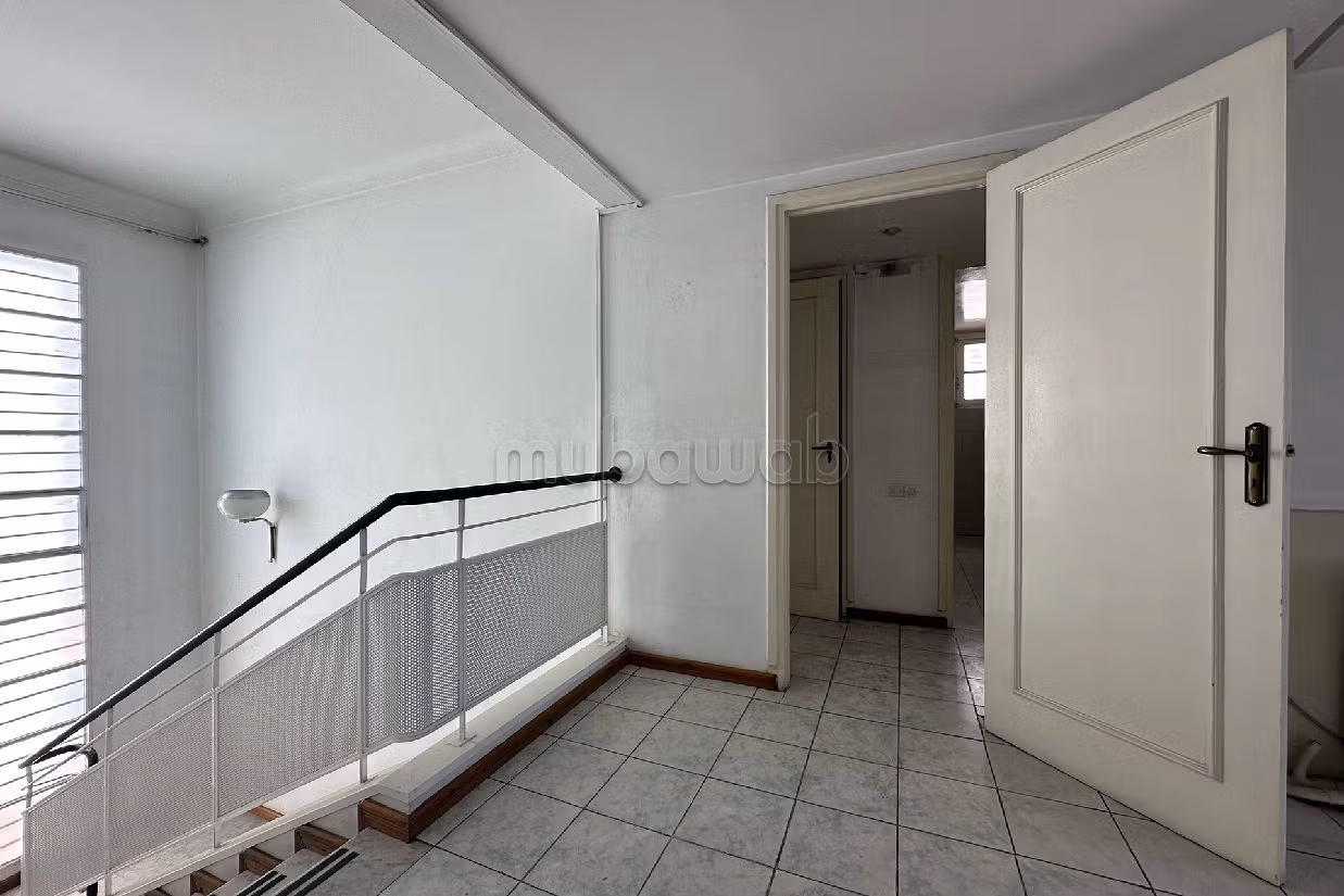 Offices & shops for sale in Agdal. Total area 514 m².