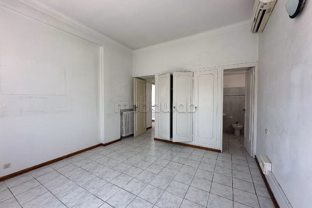 Offices & shops for sale in Agdal. Total area 514 m².