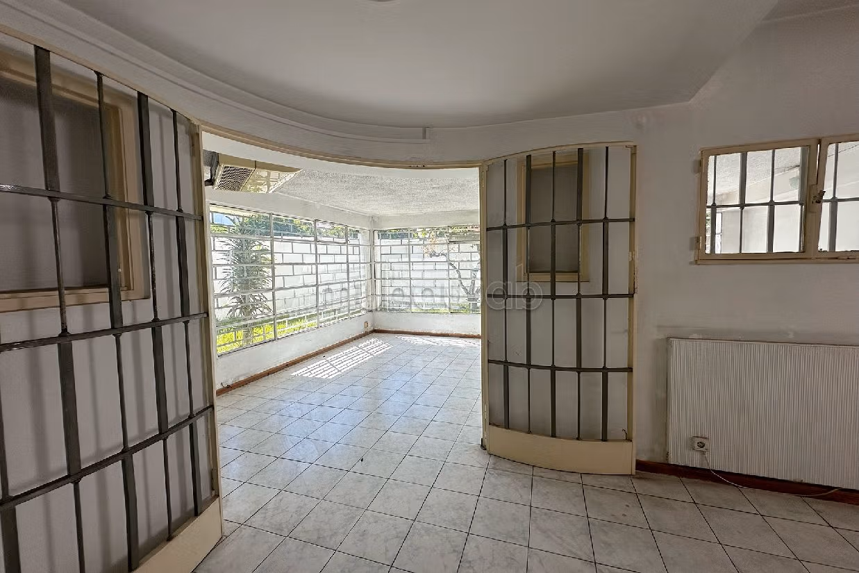 Offices & shops for sale in Agdal. Total area 514 m².