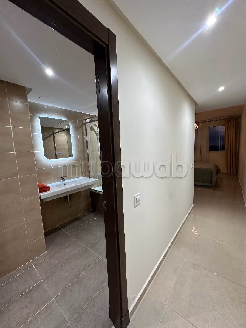 شقة رائعة للايجار ب الحي الإداري. 4 قطع. مفروشة.