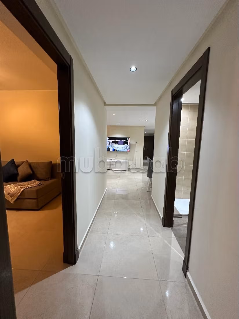 شقة رائعة للايجار ب الحي الإداري. 4 قطع. مفروشة.