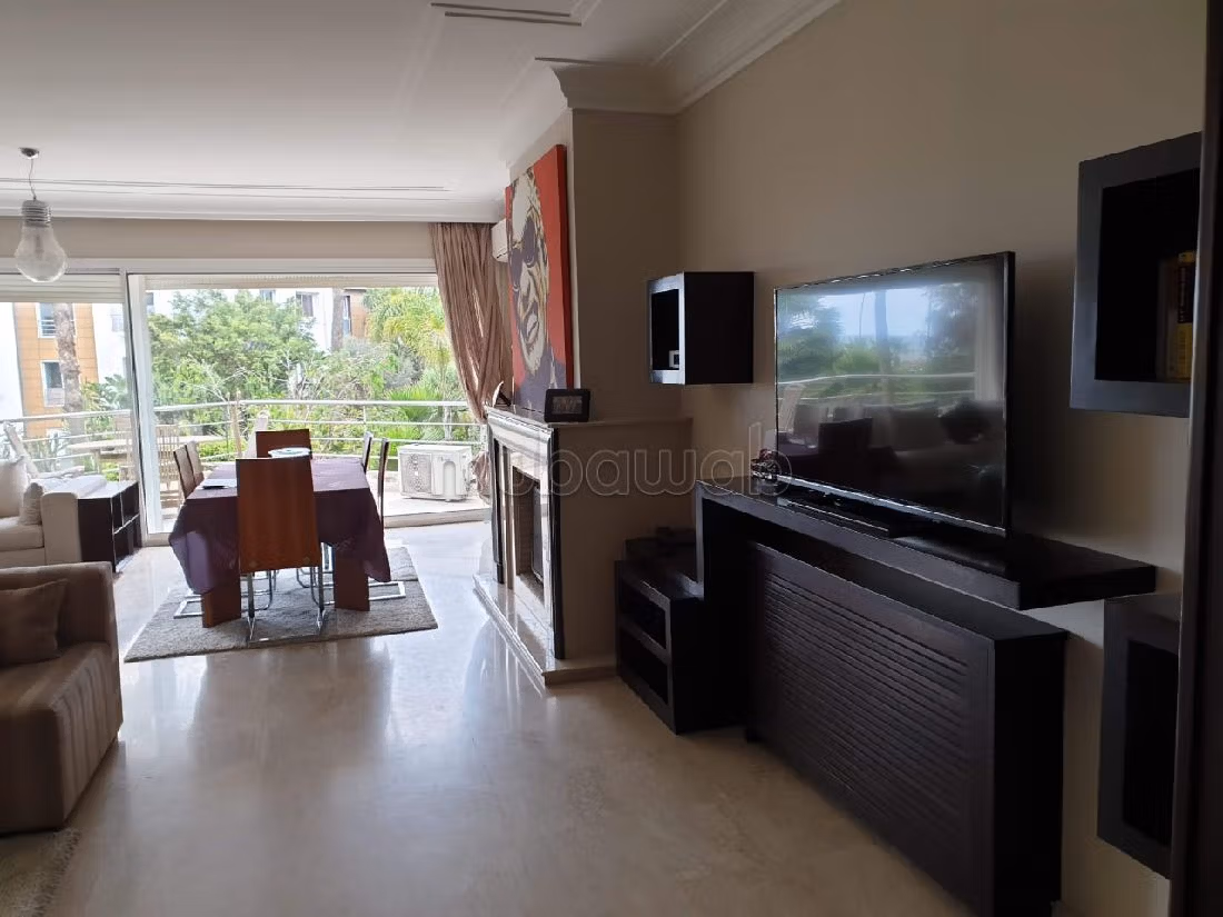 Splendido appartamento in affitto a Ain Diab. 3 belle camere da letto. Posto auto e giardino. 