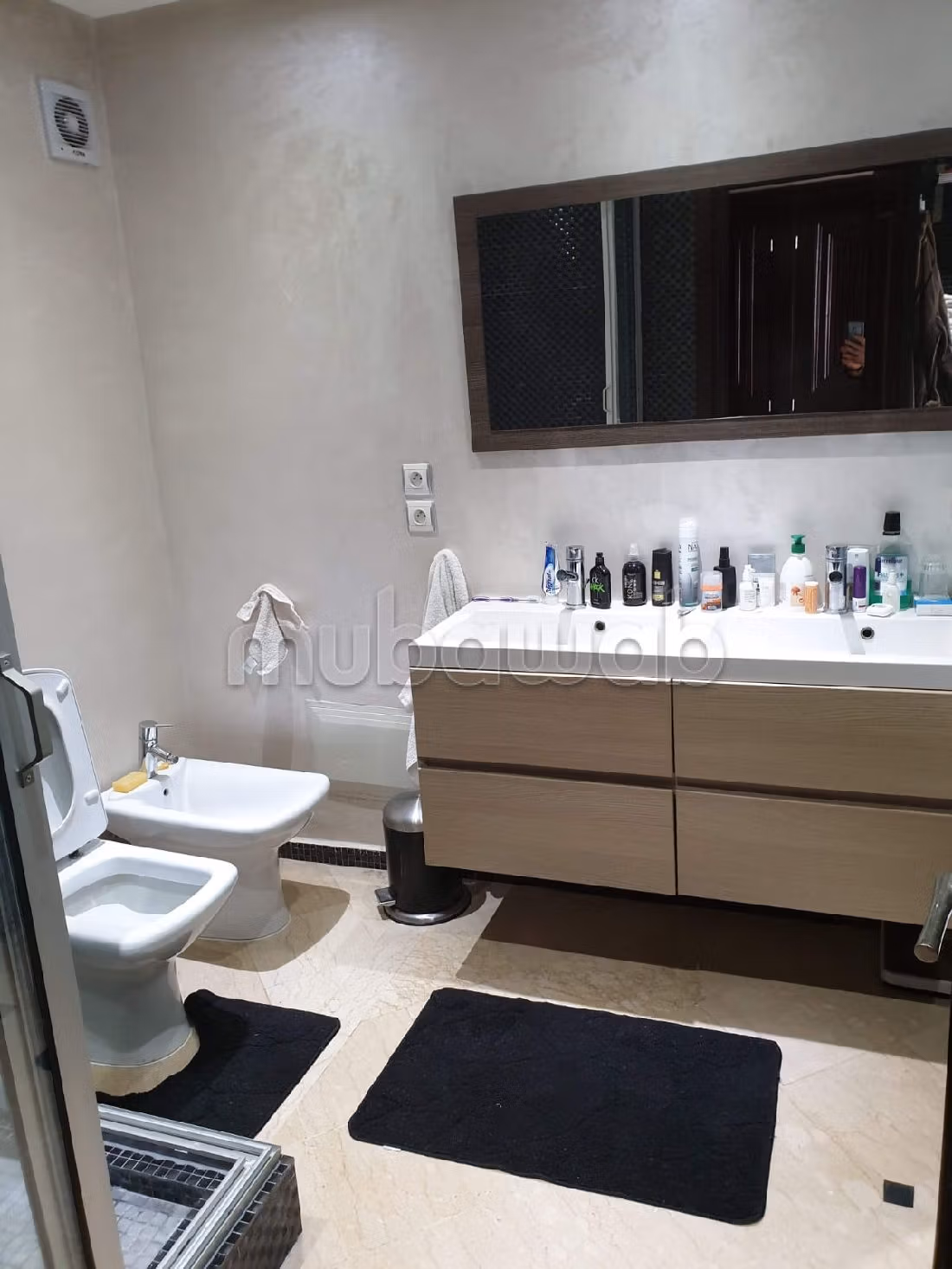 Splendido appartamento in affitto a Ain Diab. 3 belle camere da letto. Posto auto e giardino. 