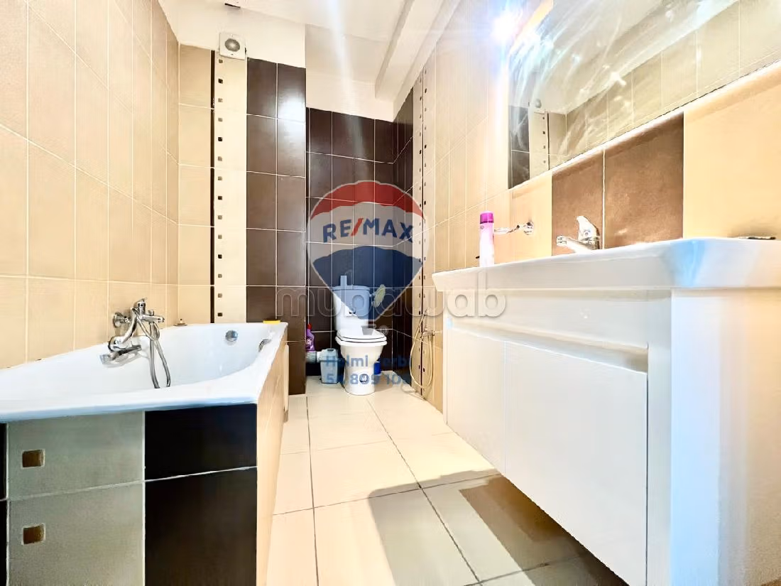 Bellissimo appartamento in affitto a Les Berges Du Lac 2. Superficie totale 105 m². Arredato