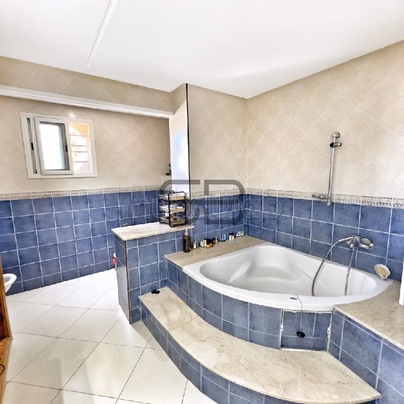 Belle villa à vendre sur Bouskoura