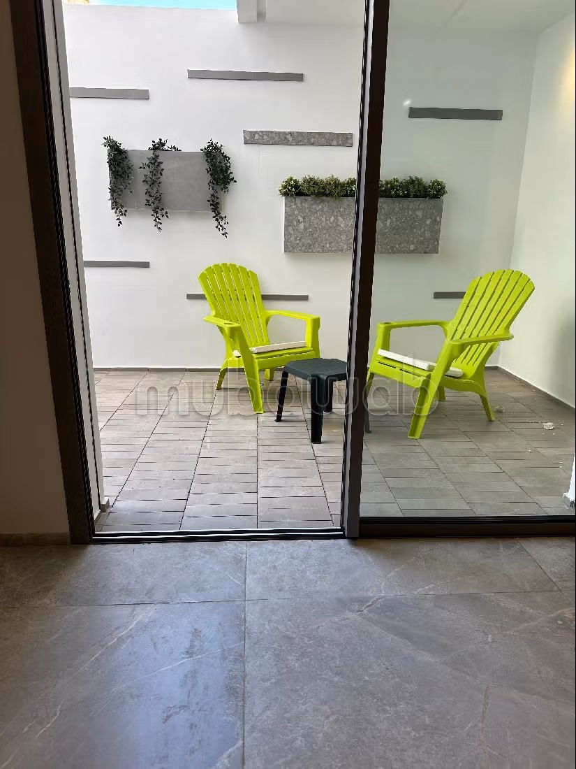 Se vende piso en Maârif Extension. Superficie de 62 m². Conserje disponible, aire condicionado general. 
